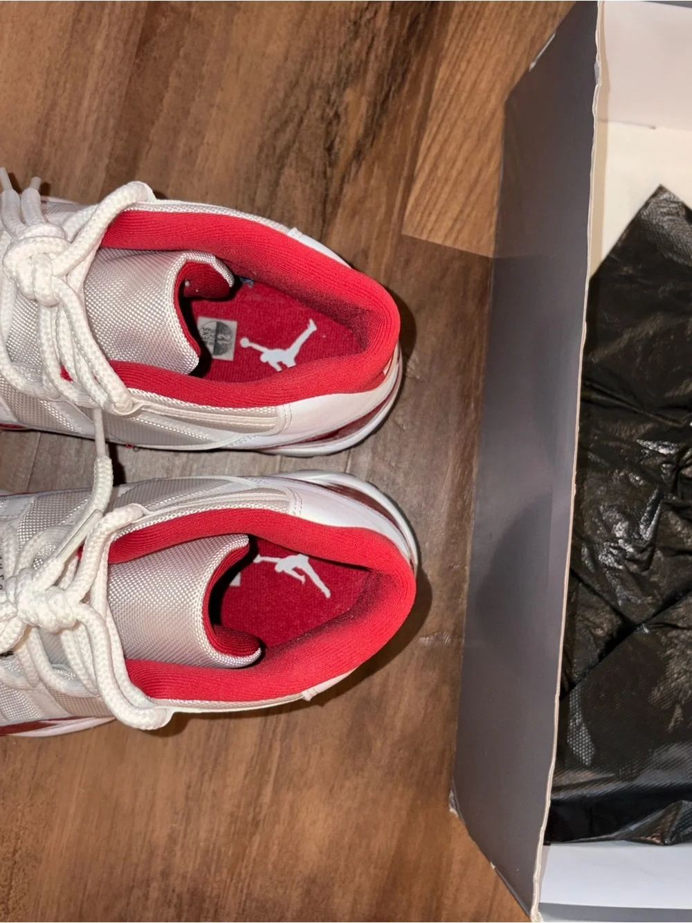 Jordan 11 Retro Cherry size 12 Like new